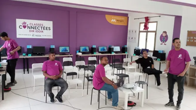 بشراكة مع “إنوي”.. تجهيز قاعة متعددة الوسائط متصلة بالأنترنت بمدرسة رباط تنزولين بزاكورة