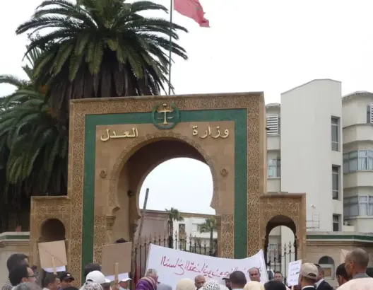 نقابة موظفي العدل بالعيون تطالب بإرجاع المطرودين وتندد بالاكتظاظ