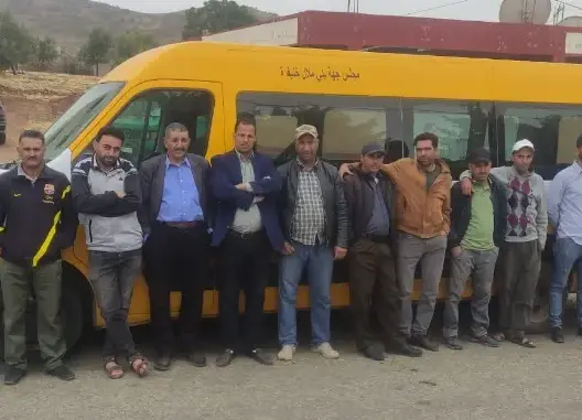 بعد توقيف رئيس جماعة بأزيلال.. سائقو النقل المدرسي يحتجون للمطالبة بمستحقاتهم