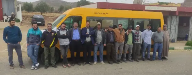 بعد توقيف رئيس جماعة بأزيلال.. سائقو النقل المدرسي يحتجون للمطالبة بمستحقاتهم