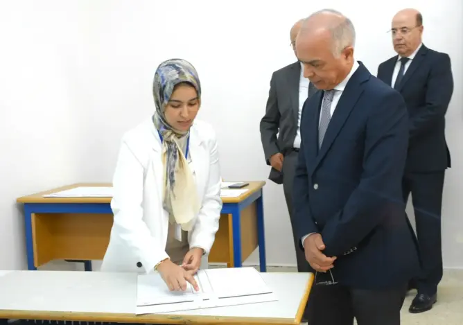 تأخر منحة أساتذة متدربين يجر بنموسى إلى المساءلة في البرلمان