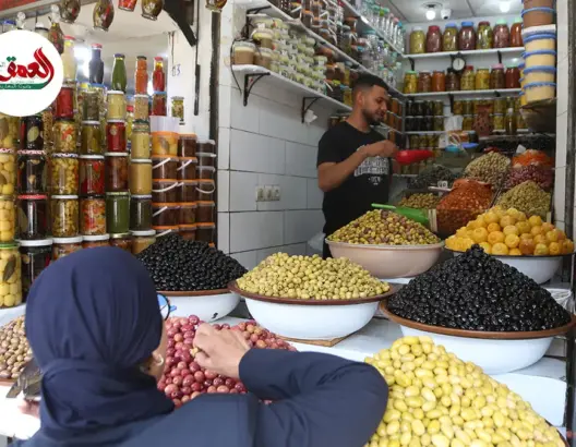 إقبال كبير على الزيتون و '' قوام'' الطنجية قبيل عيد الأضحى بمراكش