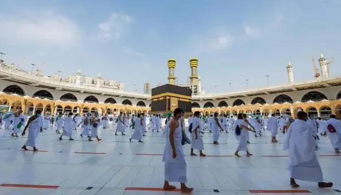 حجاج بيت الله الحرام يؤدون “طواف الإفاضة” في أول أيام عيد الأضحى