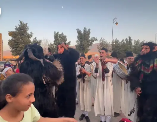 احتفالات بوجلود تعيد البسمة لأطفال الزلزال بأمزميز