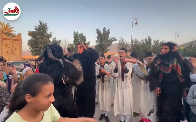 احتفالات بوجلود تعيد البسمة لأطفال الزلزال بأمزميز