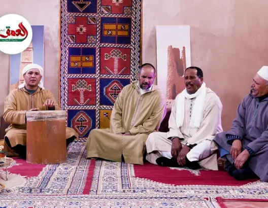 الشيخ السليماني يبدع في أداء قصيدة من فن الرسمة