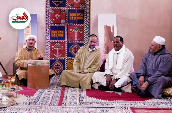 الشيخ السليماني يبدع في أداء قصيدة من فن الرسمة