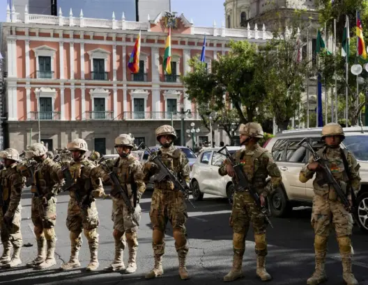 فشل محاولة انقلابية ببوليفيا والرئيس آرسي يعين قادة جدد للجيش