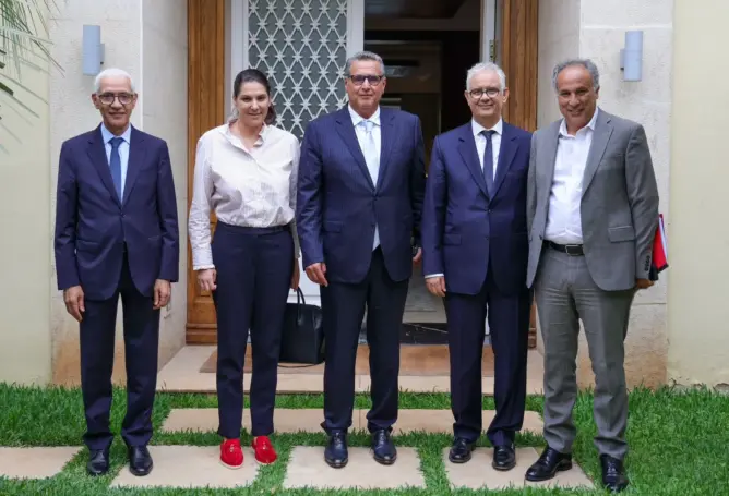 أحزاب الأغلبية تتوحد في مواجهة الأزمات وتشيد بـ”تميز” التدبير الحكومي