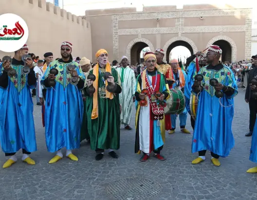 بموكب تقليدي يضم "فرق فلكلورية".. انطلاق فعاليات مهرجان كناوة بالصويرة