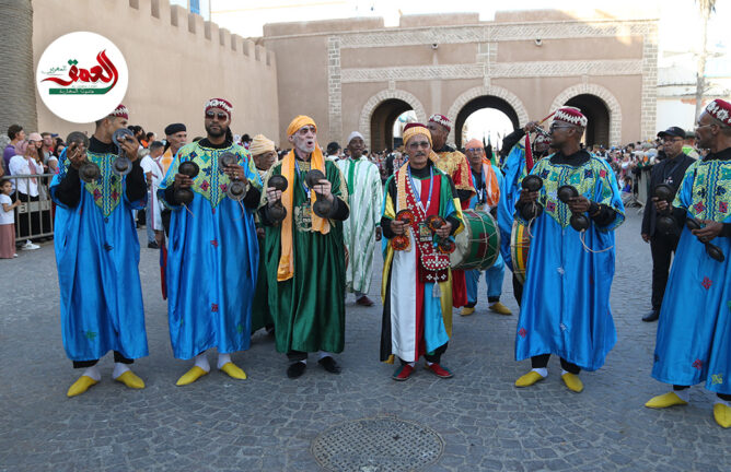 بموكب تقليدي يضم "فرق فلكلورية".. انطلاق فعاليات مهرجان كناوة بالصويرة