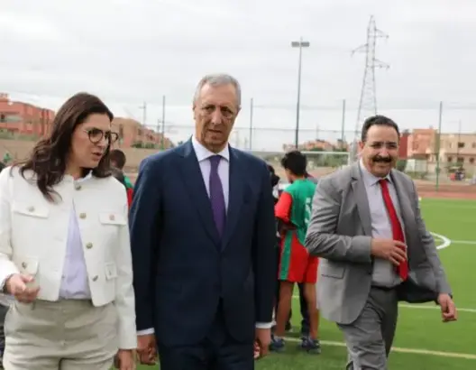 مقاطعة بمراكش تقاضي شخصا اتهمها بـ”كراء ملاعب قرب خارج القانون وبيع معدات رياضية”