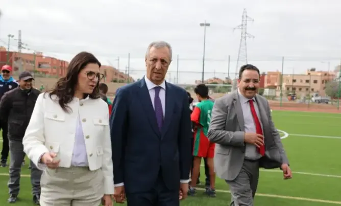 مقاطعة بمراكش تقاضي شخصا اتهمها بـ”كراء ملاعب قرب خارج القانون وبيع معدات رياضية”