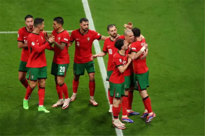 حارس البرتغال ينقذ رونالدو ويقود منتخب بلاده لمواجهة فرنسا في ربع نهائي “اليورو”