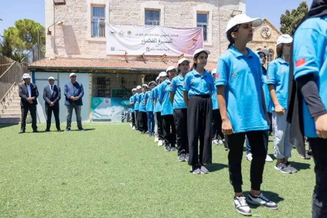 “غادي يرجع يبوس يديه”.. برلماني يقترح إرسال الشاب المغربي إلى مخيمات بالخارج