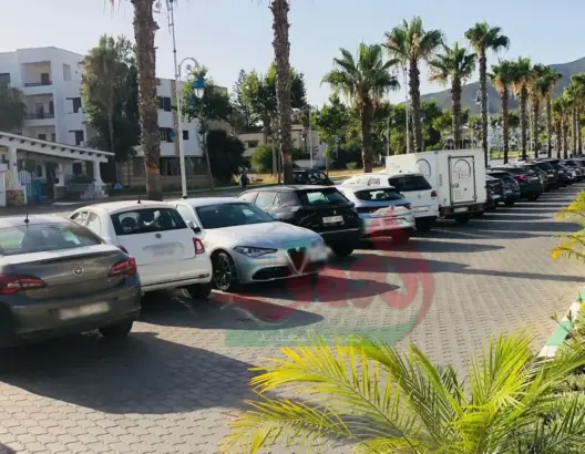 مواقف سيارات بـ”لاكاسيا” تثير الجدل بمرتيل.. وتساؤلات حول الجهة المستفيدة من المداخيل