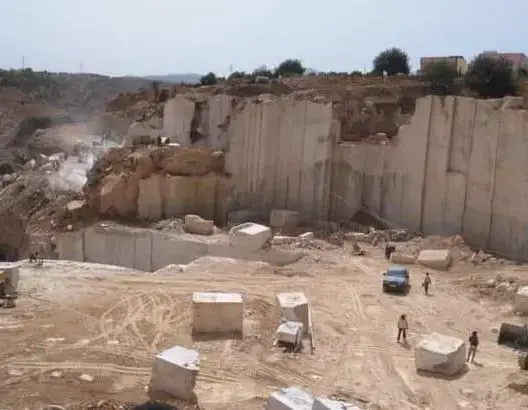انتشال جثة شخص ونجاة آخر بعد انهيار مقلع للأحجار في تازة