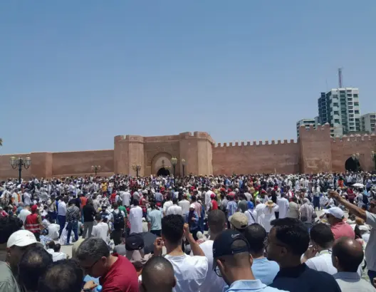 تواتر الإضرابات يهدد تأمين العلاج.. من يحمي صحة المغاربة؟