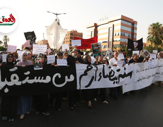 طلبة الطب يرتدون الأسود في "مسيرة غضب" بمراكش ويحذرون من "مستقبل أسود"