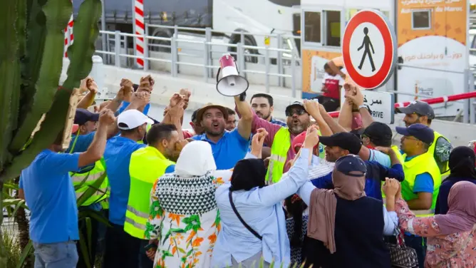 بعد شهرين من الاحتجاج.. مستخدمو الطرق السيارة يرفضون قانون “شابليي” ويستغربون “تجاهل” الإدارة