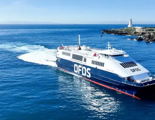 تسريح العمال المغاربة يجر غضبا على شركة “DFDS” للنقل البحري بين طنجة وطريفة
