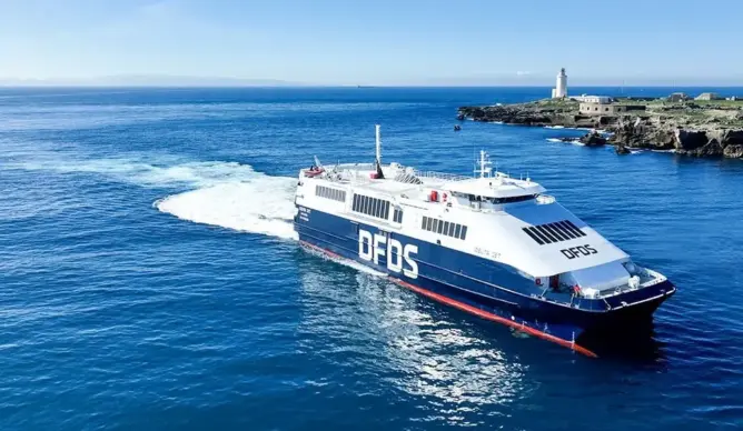تسريح العمال المغاربة يجر غضبا على شركة “DFDS” للنقل البحري بين طنجة وطريفة