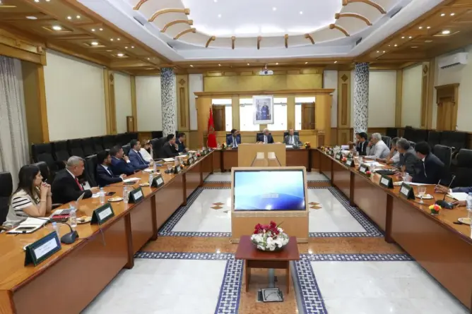 أيت الطالب يجتمع بنقابات الصحة ويبدي موافقة الحكومة على مضامين الاتفاق السابق