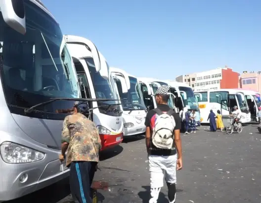 الحكومة تطلق برنامجين لتجديد حظيرة النقل الطرقي