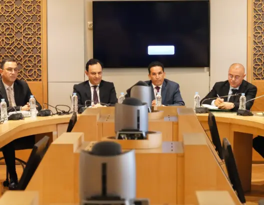 الحكومة تبحث عن “فتوى قانونية” لسحب قانون الإضراب من البرلمان