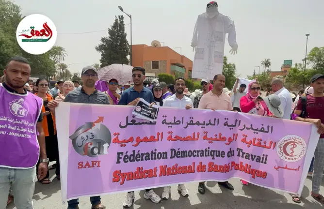 تنصل الحكومة من التزامتها يخرج أطر صحية للاحتجاج بمراكش وتنديد بتعنيف زملائهم بمسيرة الرباط