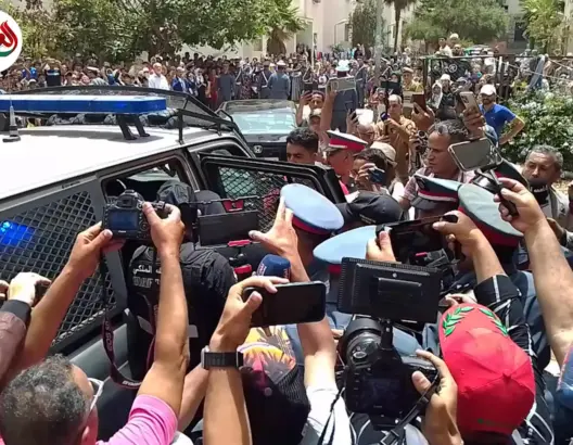 أم لطفلين.. إعادة تمثيل جريمة قتل زوج لزوجته بالمحمدية (فيديو)