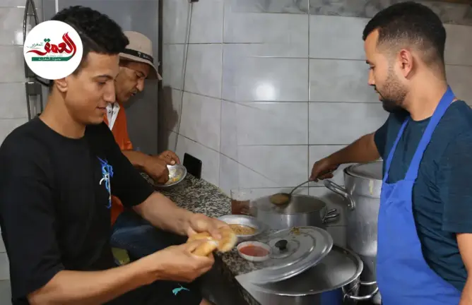 اقبال المراكشيين على المأكولات الشعبية رغم ارتفاع درجة الحرارة بالمدينة