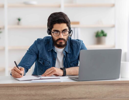 أهم 10 دورات عن بعد في السعودية