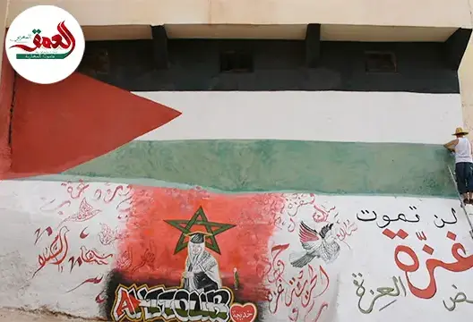 شاب بفاس يبدع في جدارية عن فلسطين