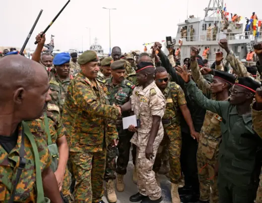انتهاك الاتفاقيات الدولية يعرض السودان لعقوبات ويفاقم معاناة الشعب وسط صراعات داخلية