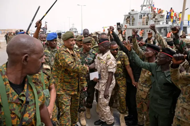 انتهاك الاتفاقيات الدولية يعرض السودان لعقوبات ويفاقم معاناة الشعب وسط صراعات داخلية