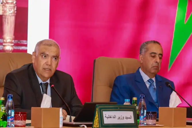 وزير الداخلية يحث الولاة والعمال على إنجاح الحماية الاجتماعية والإحصاء العام للسكان