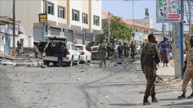 مقتل 32 شخصا وإصابة العشرات في عملية انتحارية بالعاصمة الصومالية مقديشيو