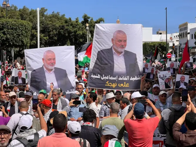 في مسيرة حاشدة بالرباط.. مغاربة يطالبون بإسقاط التطبيع احتجاجا على اغتيال هنية (فيديو)