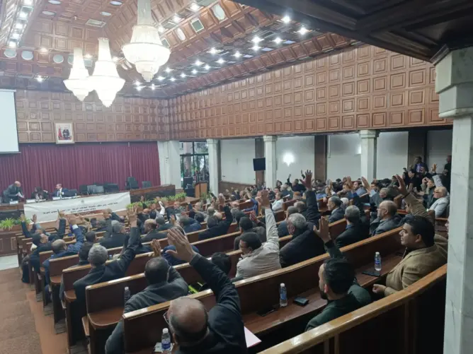 الأغلبية ترشح مشتبها فيه بـ”الاختلاس” لحل أزمة النقل بجهة البيضاء