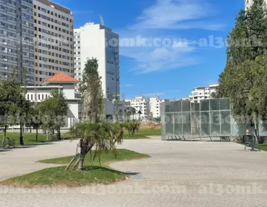 سلطات طنجة توقف عملية هدم مصنع لبناء عمارة قرب مجرى وادي (صور)