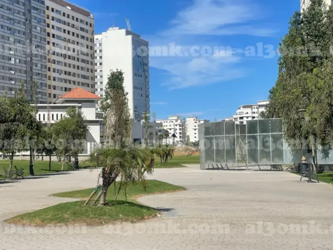 سلطات طنجة توقف عملية هدم مصنع لبناء عمارة قرب مجرى وادي (صور)