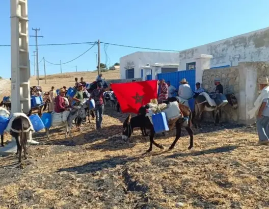 العطش يخرج قرويين بتاونات في مسيرة احتجاجية