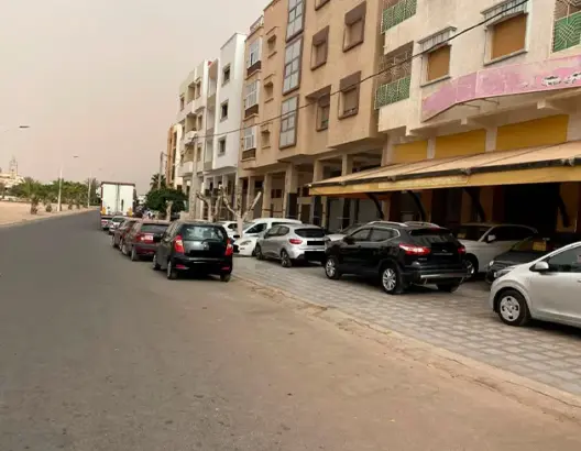 أكادير.. وكالات بيع السيارات المستعملة تستحوذ على الأرصفة خارج القانون