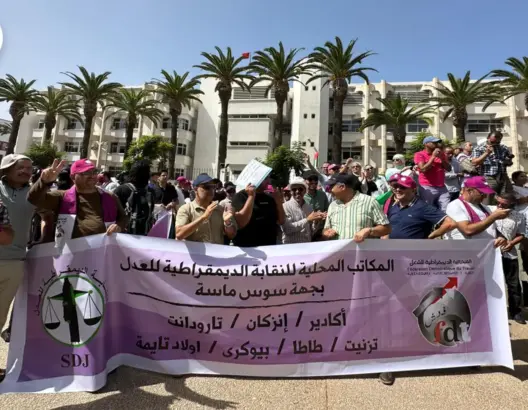 كتاب الضبط يحتجون بالرباط