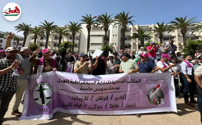 كتاب الضبط يحتجون بالرباط