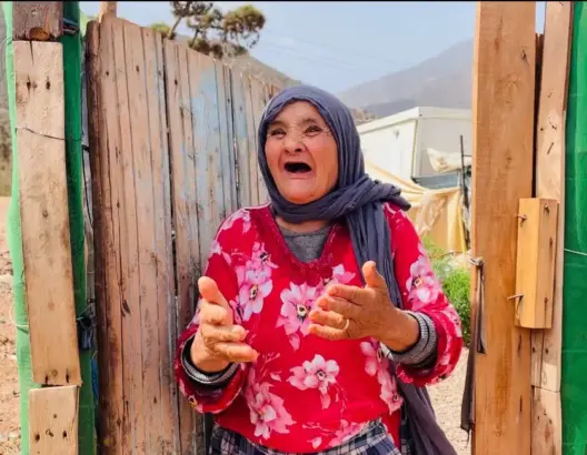 “مي زينة”.. عجوز تواجه بإصرار صعوبة العيش في مأوى موقت بعد سنة من زلزال الحوز (فيديو)