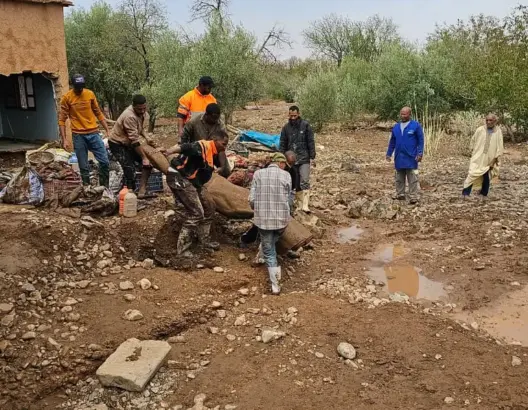 عواصف رعدية تجتاح الجنوب الشرقي وتحذيرات من تأثيرها على المباني الطينية