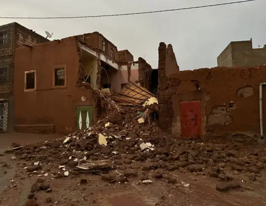أمطار “طوفانية” تغرق شوارع ورزازات وتتسبب في انهيار 3 منازل (فيديو وصور)