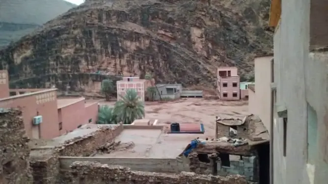 مأساة في طاطا.. الفيضانات تخلف قتلى ومفقودين وانهيار منازل بتمنارت (فيديو)